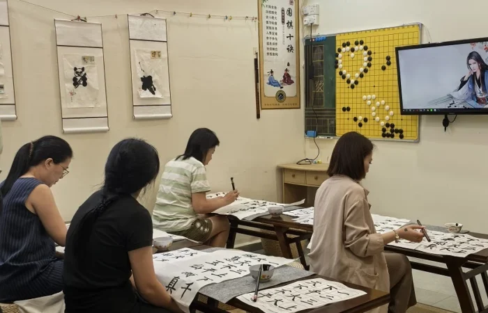 Adult Chinese Calligraphy Class | Hong Meng Academy Adult classes for calligraphy at Hong Meng Academy in Hougang Singapore