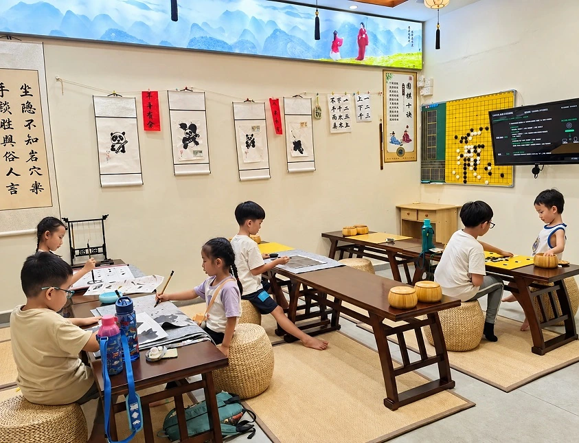 Children learning Weiqi and Chinese calligraphy at Hong Meng Academy in Hougang